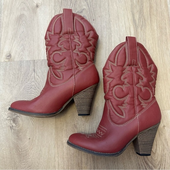 Forever 21 Red Heeled Boots with Chunky Heel - Picture 1 of 11